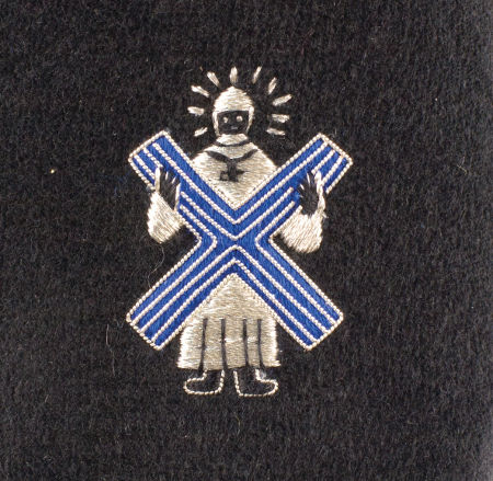 Club Society Motif Velvet Cushion - Image 18