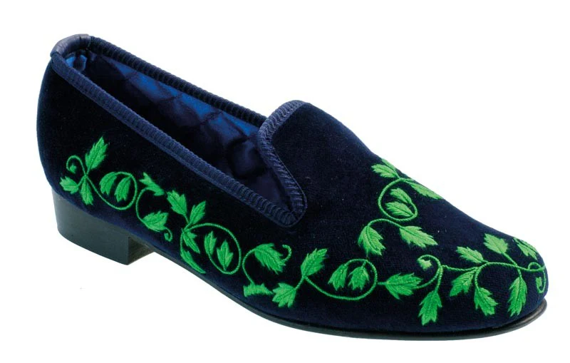 Green Ivy Motif Embroidered Velvet Slipper