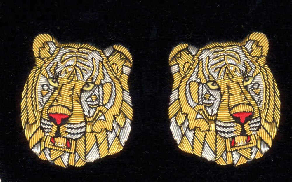 Tiger Face Wire Motif Embroidered Velvet Slipper